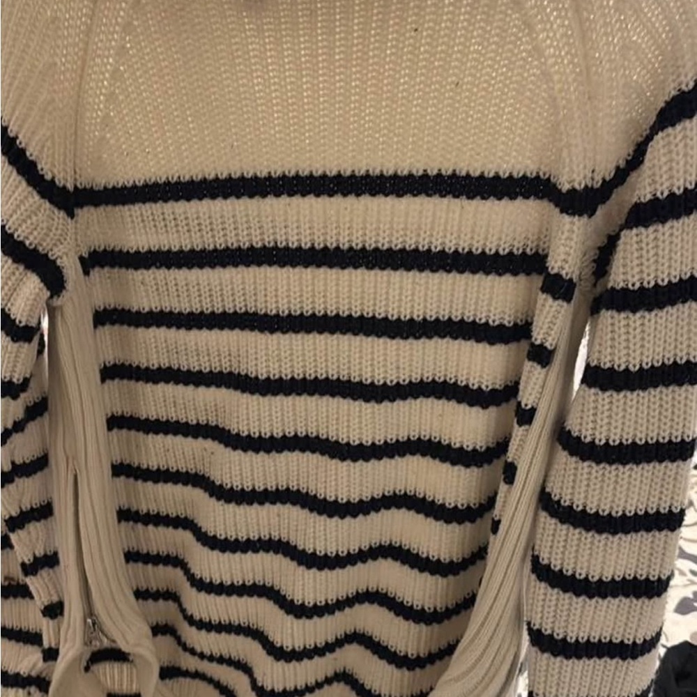 Croft & Barrow Cream and Black Crew Neck Sweater